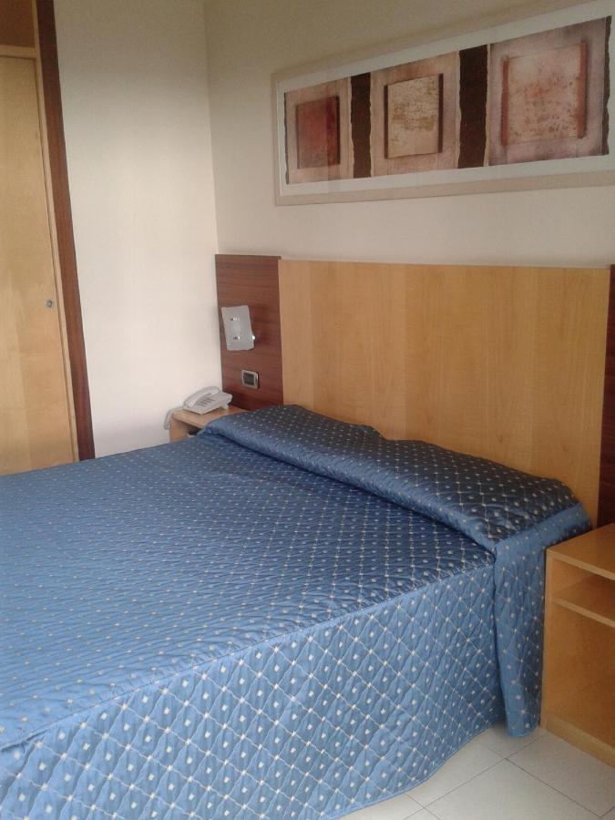 Hotel Albatros Terracina Szoba fotó